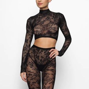 Skims Knit Lace Cropped Turtleneck Top in Onyx